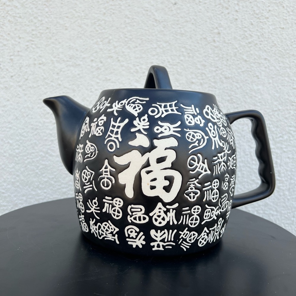 Ceramic tea pot
